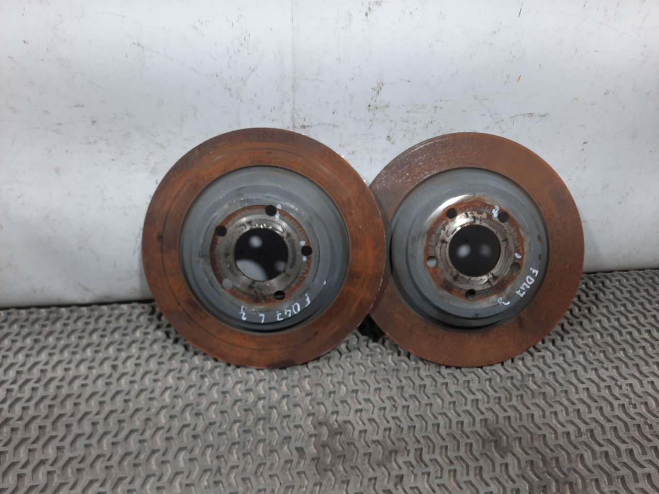 диск тормозной задний Ford Bronco Sport 1 поколение 2021, 1.5 л., бензин, АКПП, серебряный, внедорожник 5 дв., полный подключаемый привод - фото №1