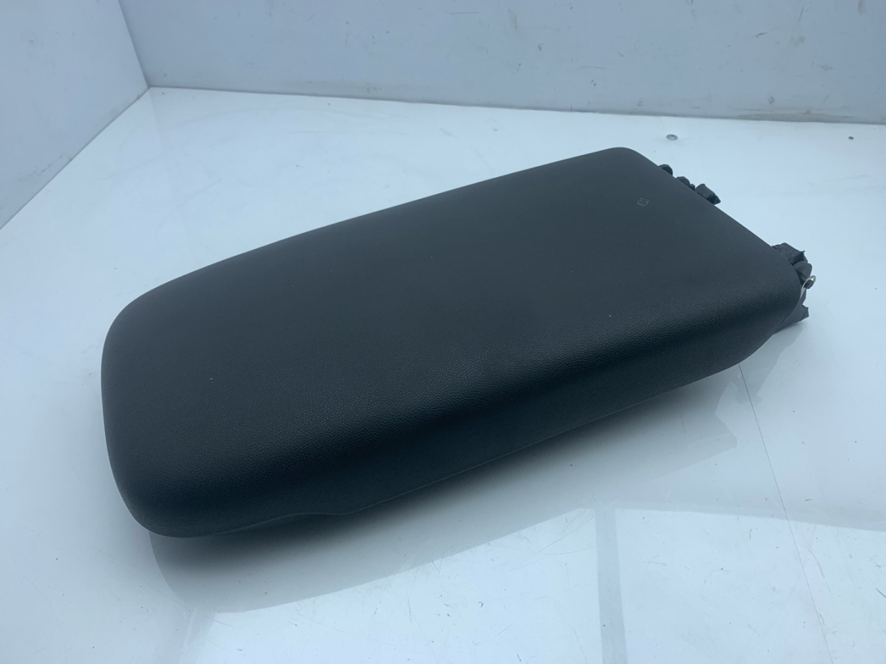 подлокотник Chevrolet Cruze 2 поколение 2017, 1.4 л., бензин, АКПП, серый, седан - фото №1