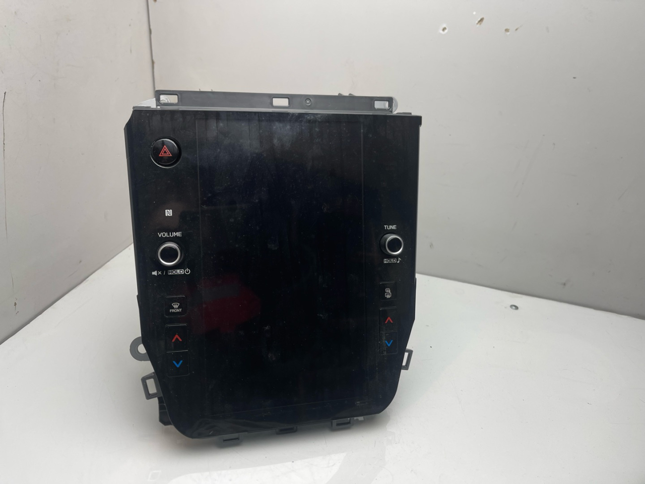 дисплей Subaru Outback 6 поколение 2020, 2.4 л., бензин, АКПП, серый, внедорожник 5 дв., полный привод, 82131AN00A, 86213AN65A - фото №1