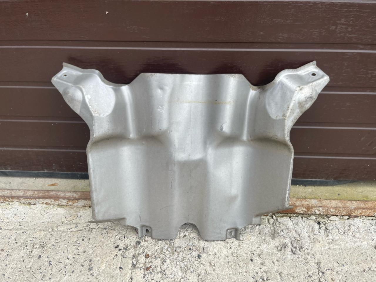 тепловой экран глушителя Acura RDX 3 поколение 2020, 2.0 л., бензин, АКПП, белый, внедорожник 5 дв., полный привод - фото №1