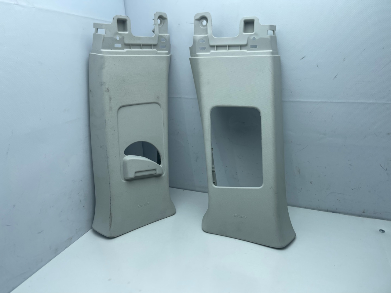 обшивка центральной стойки Ford Bronco Sport 1 поколение 2021, 1.5 л., бензин, АКПП, серебряный, внедорожник 5 дв., полный подключаемый привод, M1PBS24592BC, M1PBS24593BC - фото №1