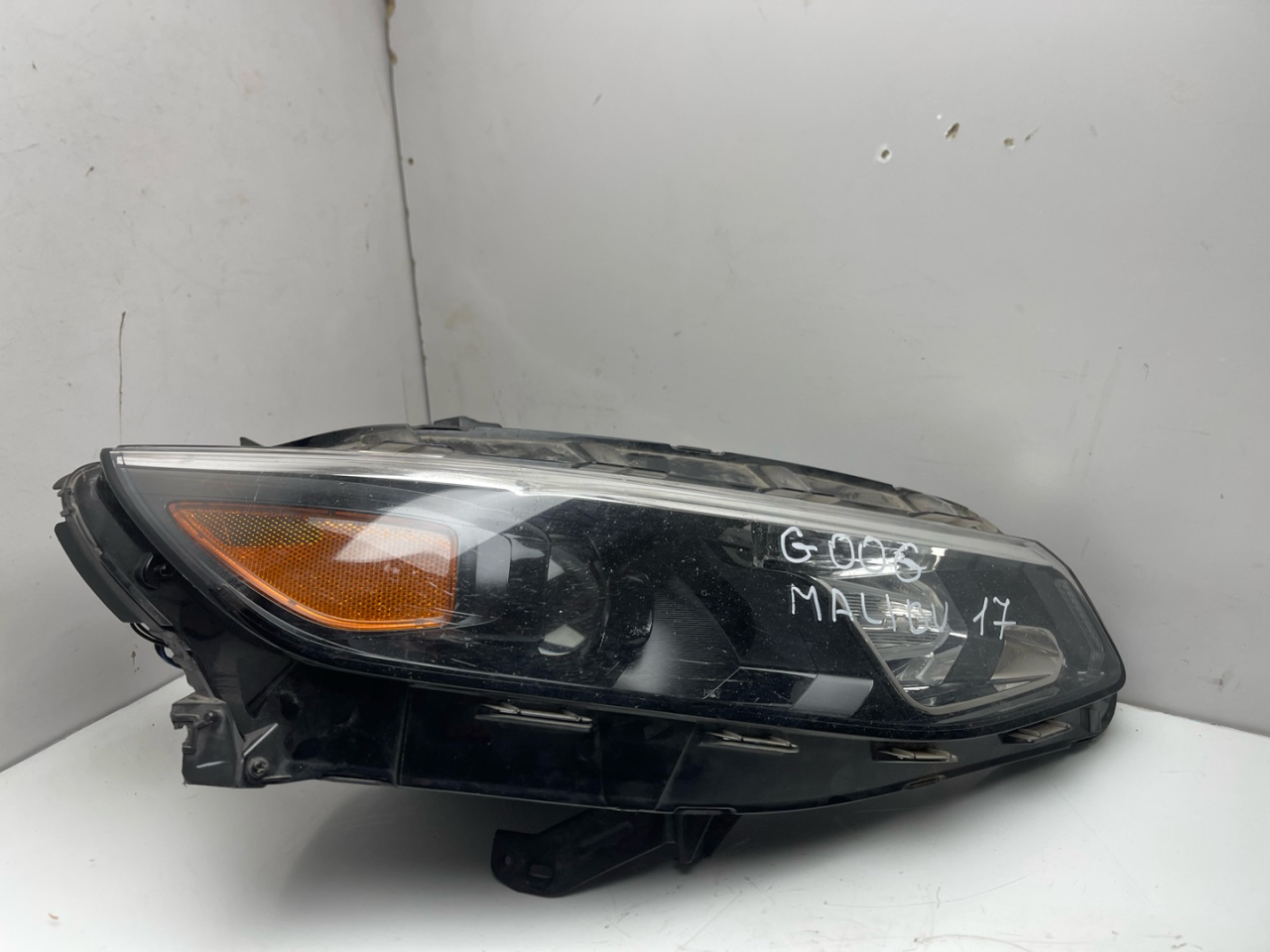 фара правая Chevrolet Malibu 9 поколение 2017, 1.5 л., бензин, АКПП, седан, 84088431 - фото №1