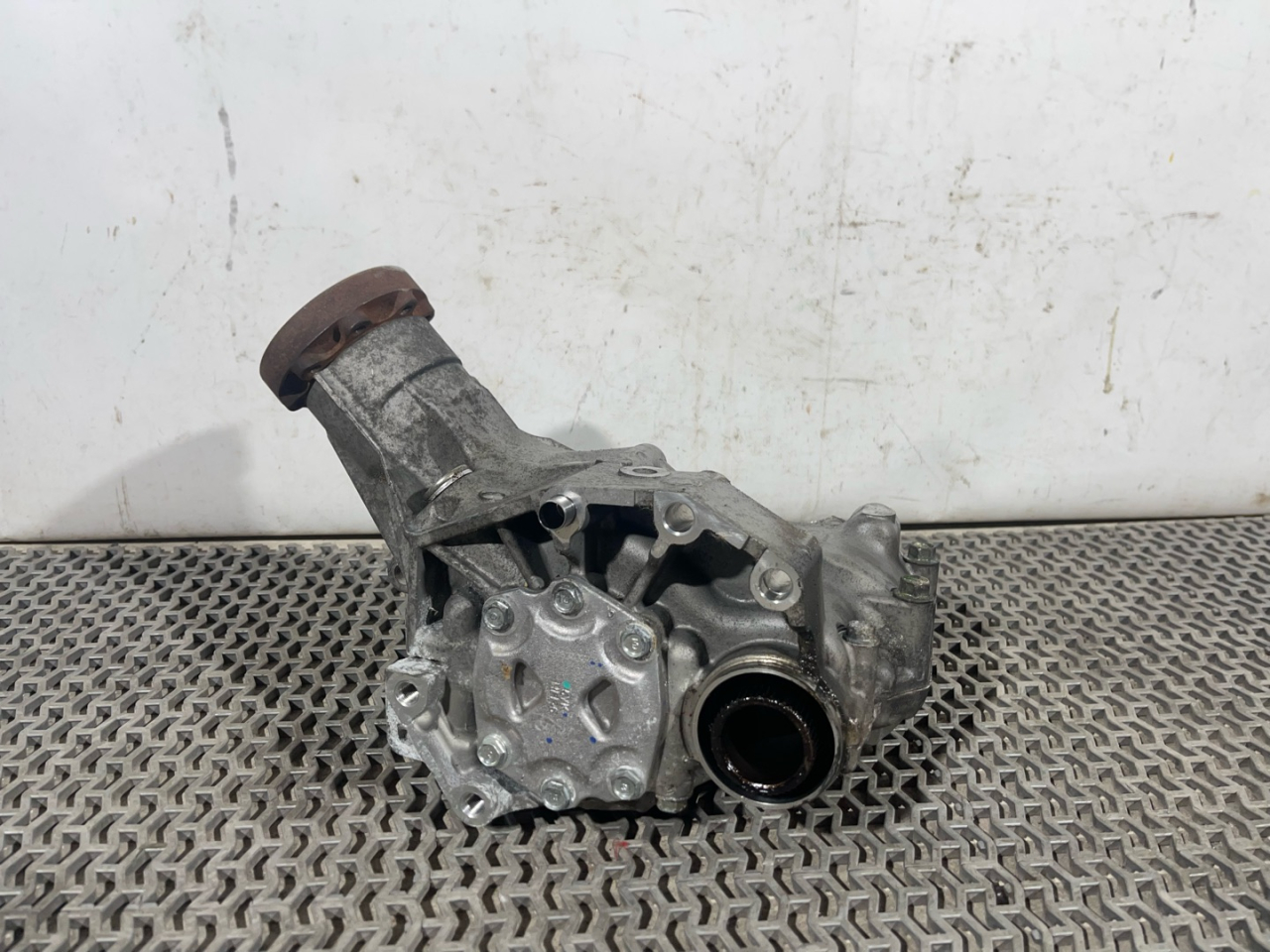 редуктор переднего моста Acura RDX 3 поколение 2019, 2.0 л., бензин, АКПП, белый, внедорожник 5 дв., полный привод - фото №1