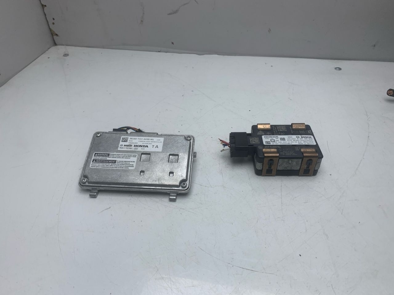 радар / датчик активного круиз контроля Acura TLX 3-е поколение 2021, 2.0 л., бензин, АКПП, серый, передний привод, 36160TGVA030M1, 36801TGVA06 - фото №1