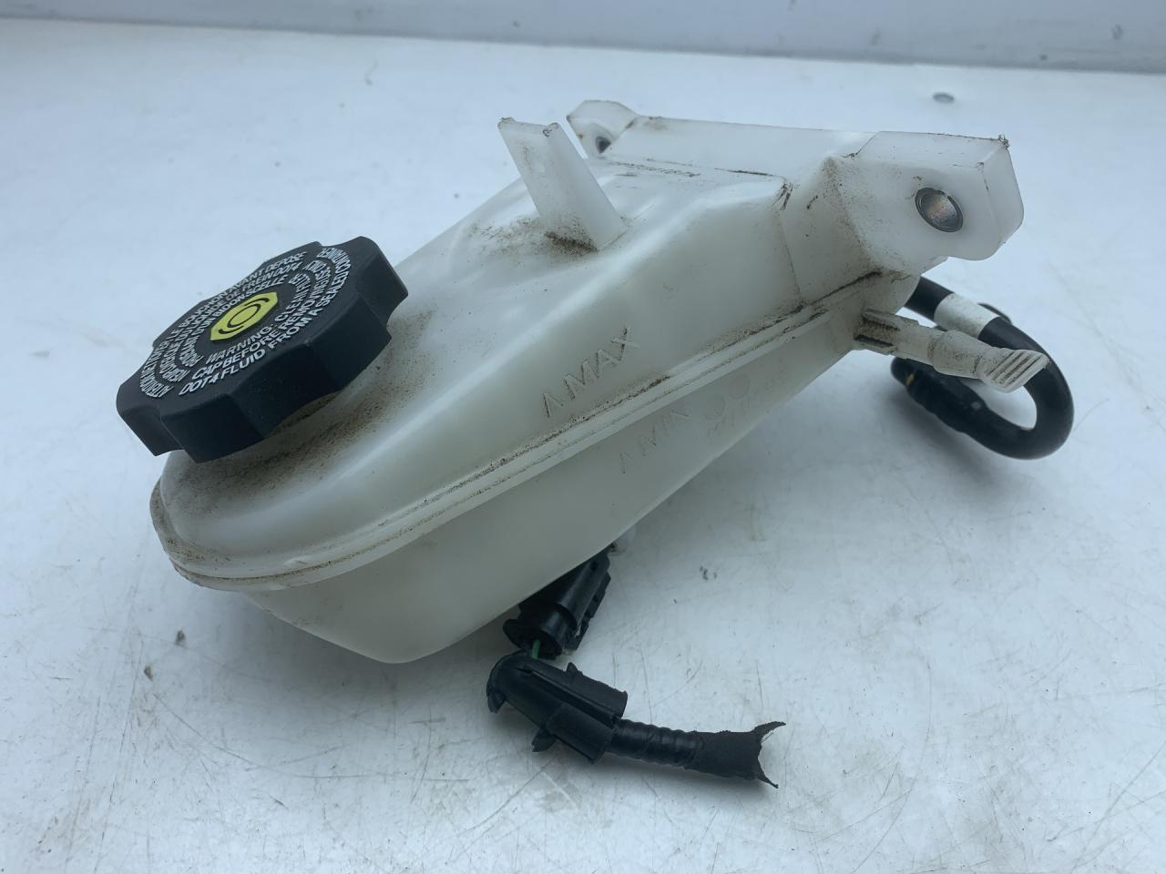 бачок тормозной жидкости Chevrolet TrailBlazer 3 поколение 2021, 1.3 л., бензин, АКПП, черный, хетчбэк 5 дв., передний привод, 191204167A - фото №1