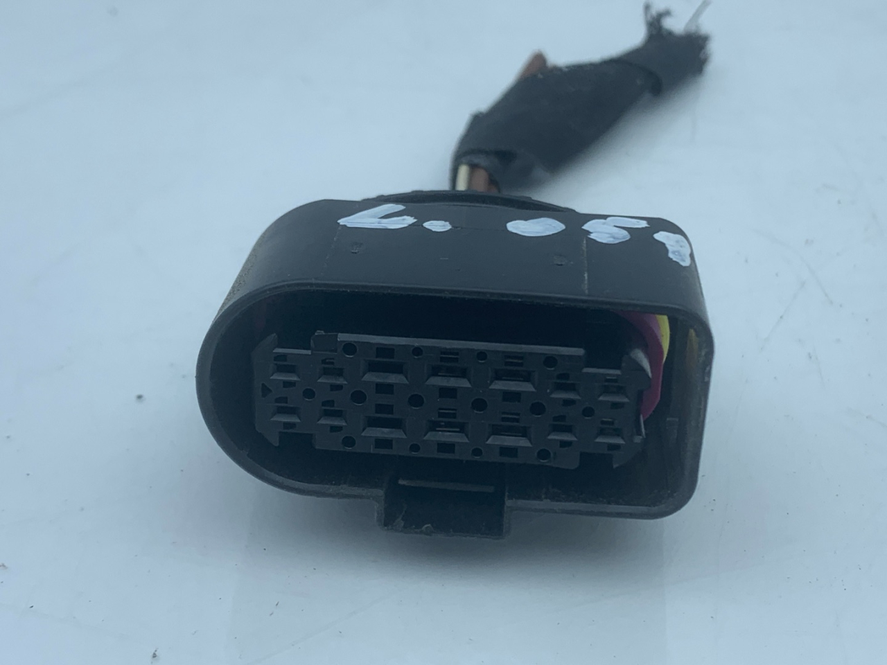 разъем (фишка) проводки Volkswagen Atlas 2018, 2.0 л., бензин, АКПП, черный, внедорожник 5 дв., передний привод - фото №1