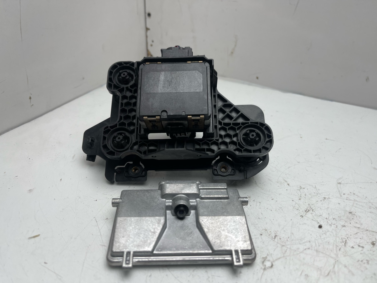 радар / датчик активного круиз контроля Acura RDX 3 поколение 2020, 2.0 л., бензин, АКПП, черный, внедорожник 5 дв., полный привод, 36160TJBA040M1, 36801TJBA040 - фото №1