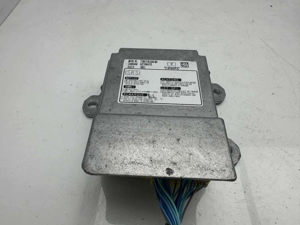 блок AirBag Acura RDX 3 поколение 2019, 2.0 л., бензин, АКПП, белый, внедорожник 5 дв., полный привод, 77960TJBA040M4 - фото №1