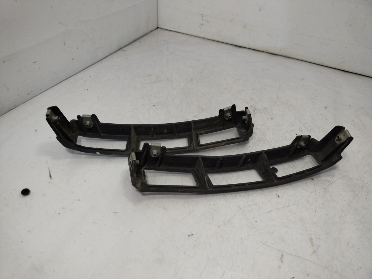 Крепление бампера заднего Chevrolet Equinox 3 поколение 2018, 1.5 л., бензин, АКПП, черный, внедорожник 5 дв., полный привод - фото №1