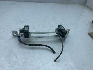 усилитель антенны Jaguar XE X760 [ресталинг] 2019, 2.0 л., бензин, АКПП, черный, задний привод, FW93-19C024-AB