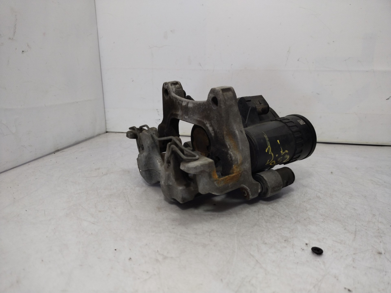 суппорт задний левый Acura RDX 3 поколение 2020, 2.0 л., бензин, АКПП, черный, внедорожник 5 дв., полный привод, 43230-TJB-A030-M1 - фото №1