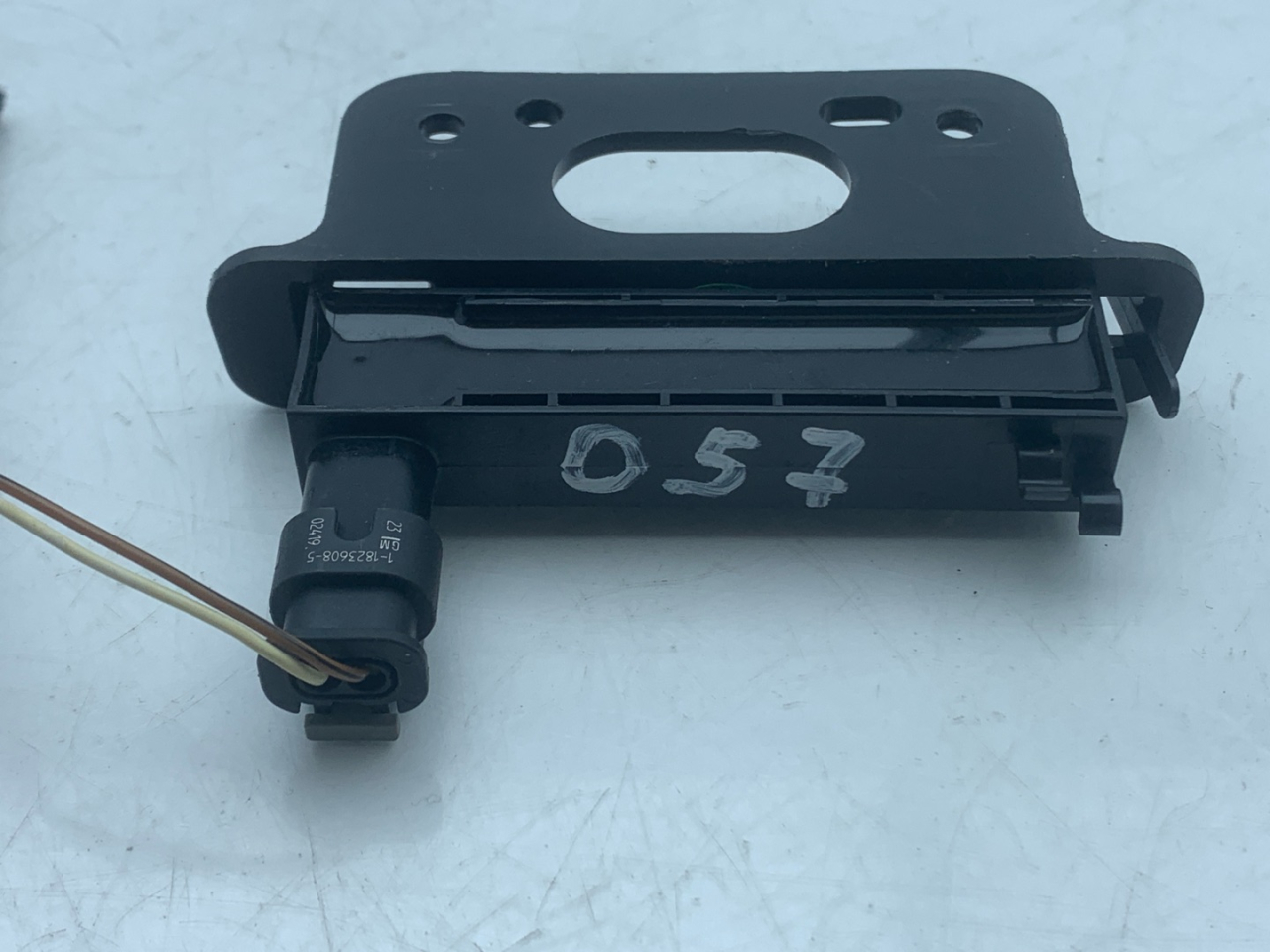 антенна Chevrolet Equinox 3 поколение 2018, 1.5 л., бензин, АКПП, черный, внедорожник 5 дв., полный привод, 13580788 - фото №1