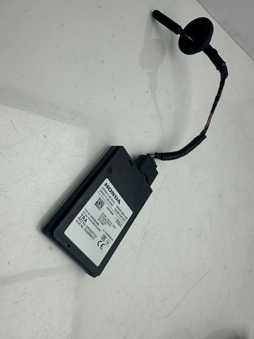 датчик мертвых (слепых) зон Acura RDX 3 поколение 2020, 2.0 л., бензин, АКПП, белый, внедорожник 5 дв., полный привод, 36930TJBA04, 36931TJBA04 - фото №1