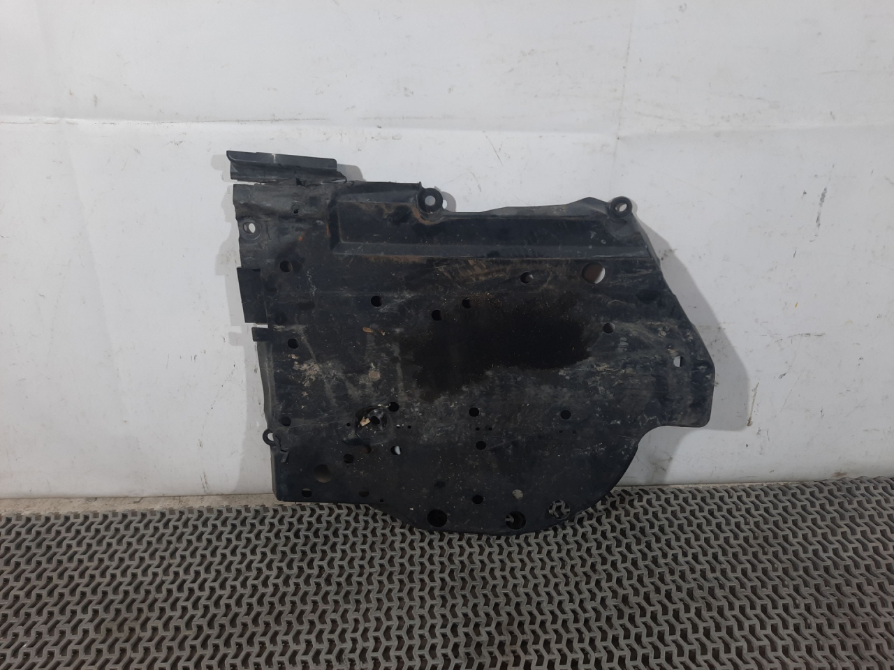 защита днища Subaru Outback 6 поколение 2020, 2.4 л., бензин, АКПП, серый, внедорожник 5 дв., полный привод, 42045AN00A - фото №1