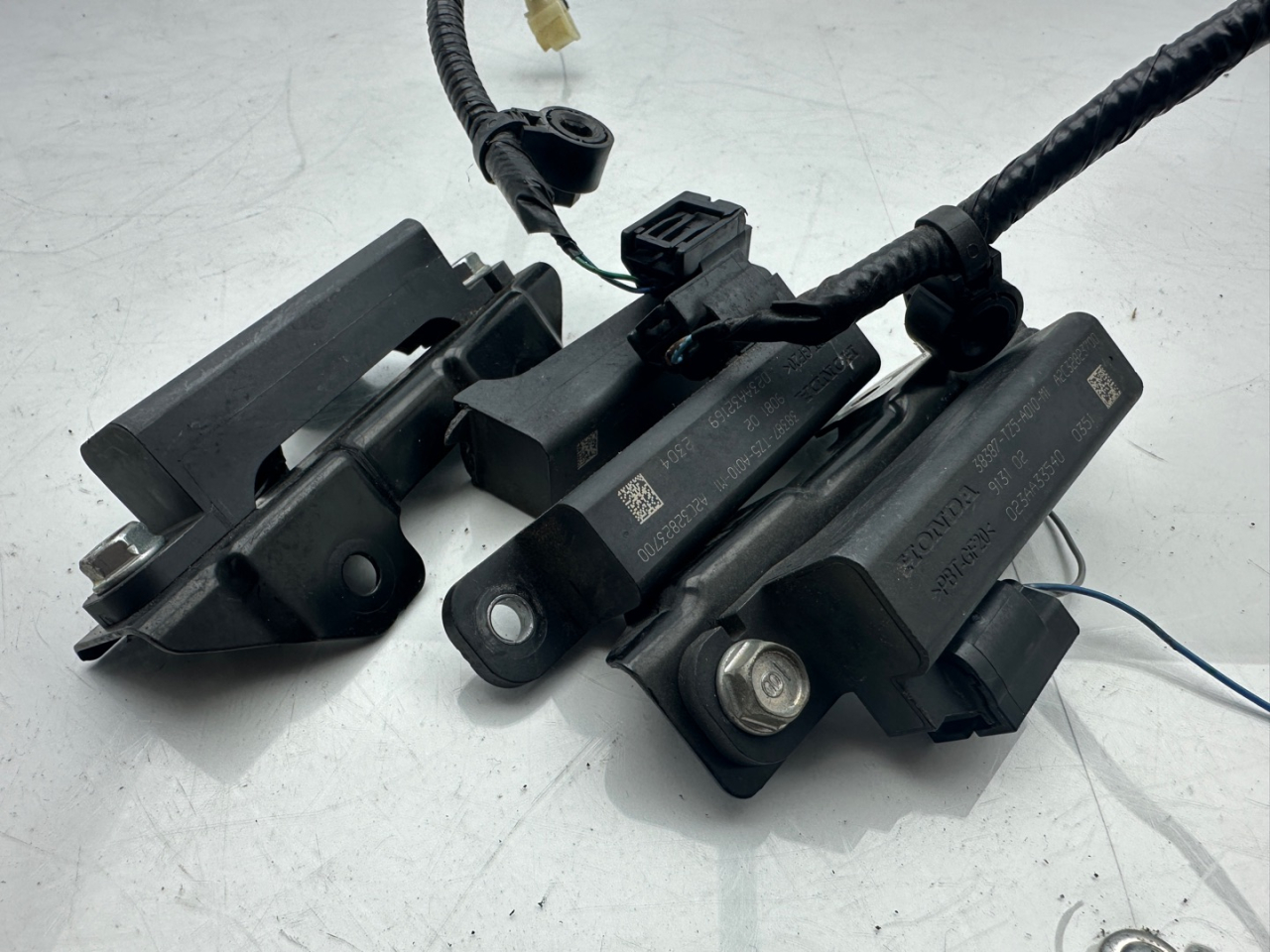 антенна Acura RDX 3 поколение 2020, 2.0 л., бензин, АКПП, белый, внедорожник 5 дв., полный привод, 32387TZ5A010M1 - фото №1