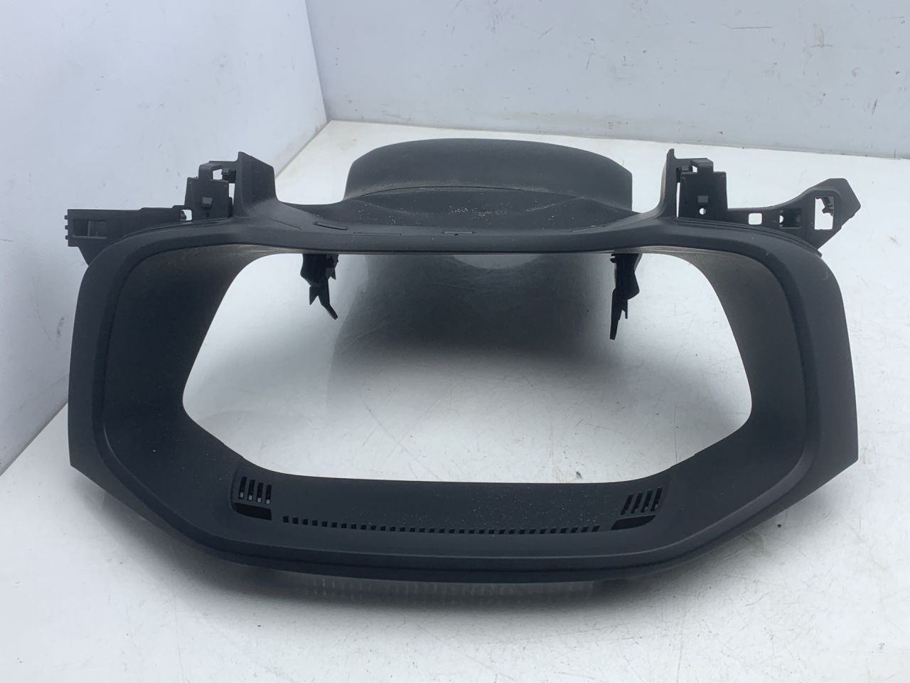 рамка панели приборов Volvo XC60 2 поколение 2023, 2.0 л., бензин, АКПП, белый, внедорожник 5 дв., передний привод, 31363690 - фото №1