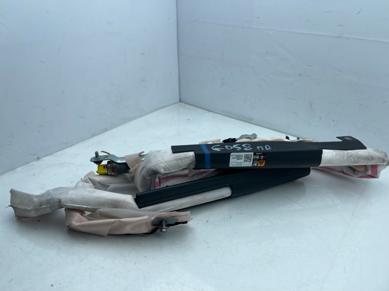 подушка безопасности боковая (шторка) Chevrolet Equinox 3 поколение 2019, 1.5 л., бензин, АКПП, белый, внедорожник 5 дв., передний привод, 84532286 - фото №1