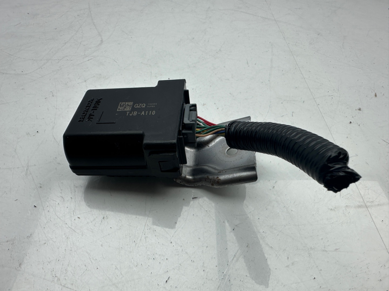 блок управления (другие) Acura RDX 3 поколение 2020, 2.0 л., бензин, АКПП, белый, внедорожник 5 дв., полный привод - фото №1