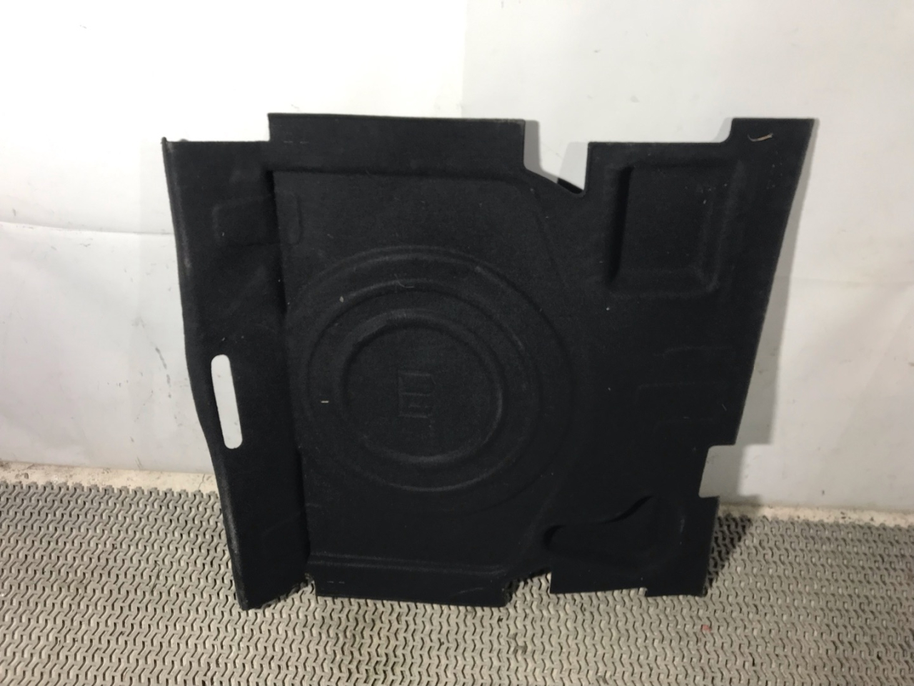 пол багажника Chevrolet Equinox 3 поколение 2019, 1.5 л., бензин, АКПП, белый, внедорожник 5 дв., передний привод - фото №1