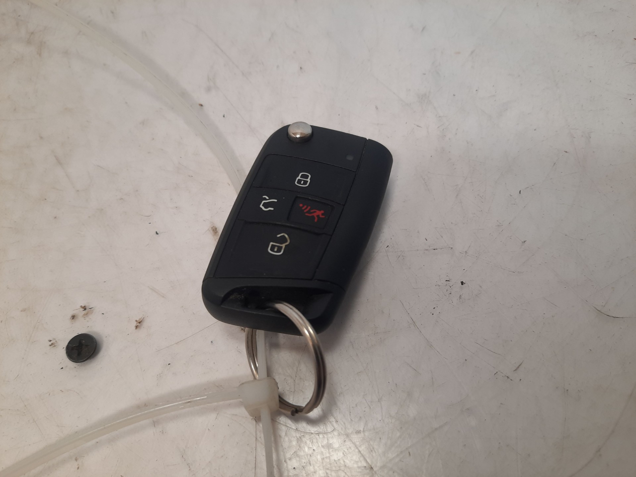 ключ Volkswagen Atlas 2018, 2.0 л., бензин, АКПП, черный, внедорожник 5 дв., передний привод - фото №1