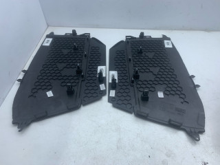 пластик Volvo XC60 2 поколение 2023, 2.0 л., бензин, АКПП, белый, внедорожник 5 дв., передний привод, 31420761, 31420762