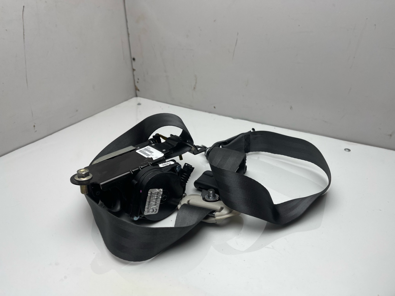 ремень безопасности Subaru Outback 6 поколение 2020, 2.4 л., бензин, АКПП, серый, внедорожник 5 дв., полный привод - фото №1