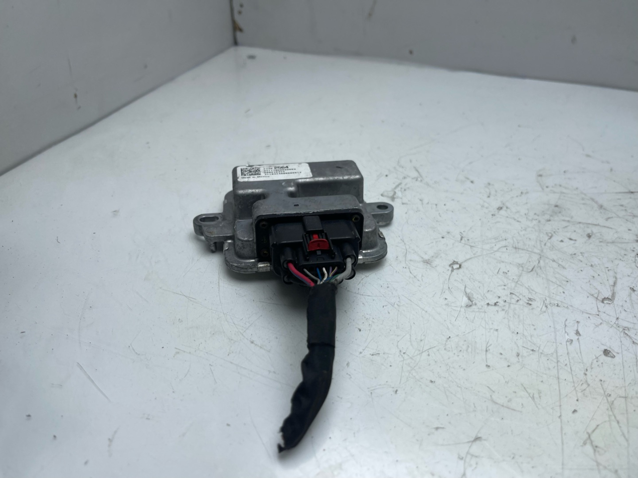 блок управления топливным насосом Chevrolet Equinox 3 поколение 2019, 1.5 л., бензин, АКПП, белый, внедорожник 5 дв., передний привод, 23482564 - фото №1