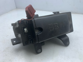 блок предохранителей Jaguar XE X760 [ресталинг] 2019, 2.0 л., бензин, АКПП, черный, задний привод