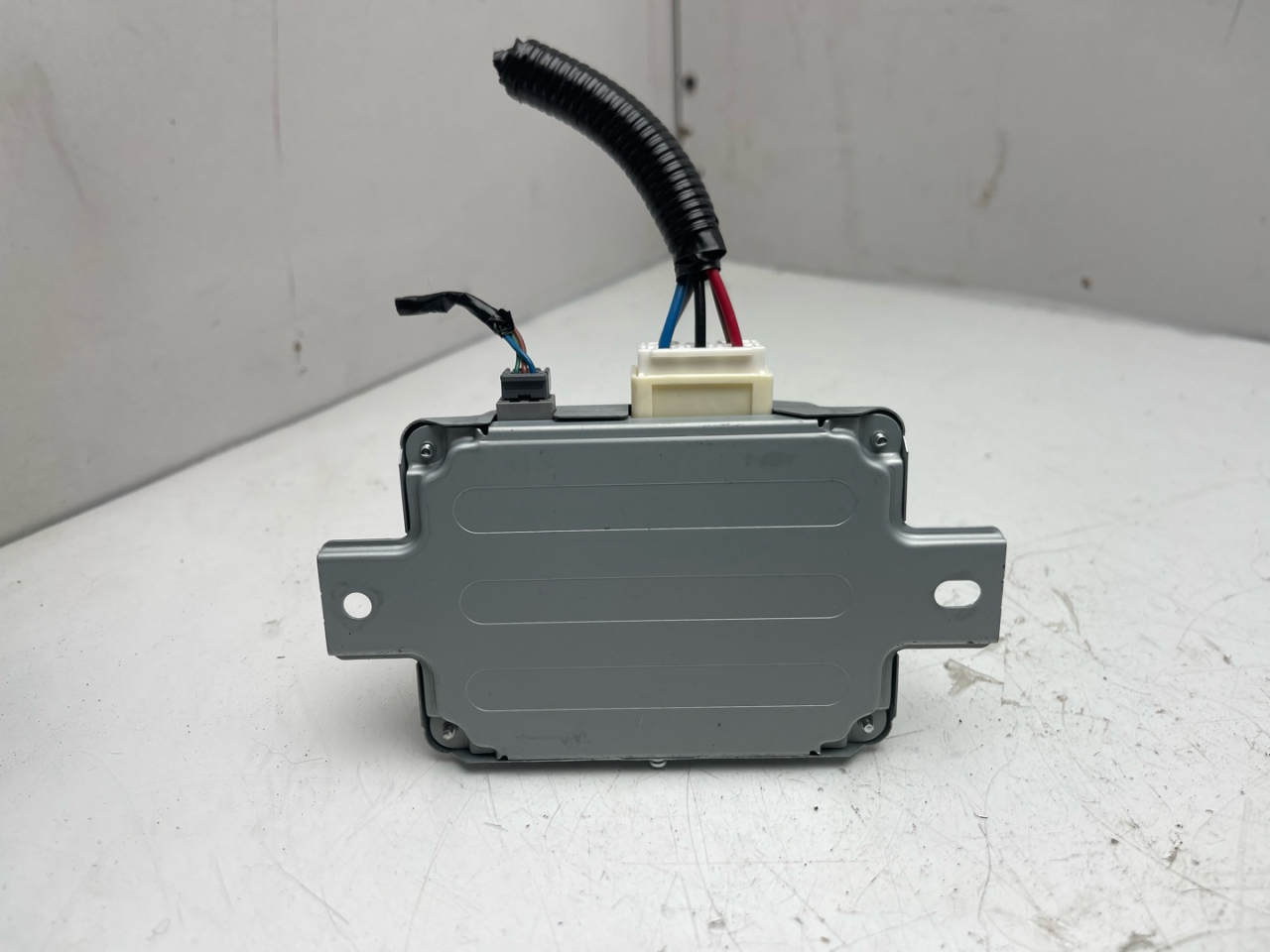 Блок стабилизации напряжения Acura RDX 3 поколение 2020, 2.0 л., бензин, АКПП, черный, внедорожник 5 дв., полный привод, 31600TJBA01 - фото №1