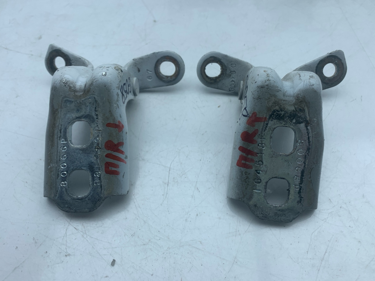 петля двери Chevrolet Equinox 3 поколение 2019, 1.5 л., бензин, АКПП, белый, внедорожник 5 дв., передний привод - фото №1