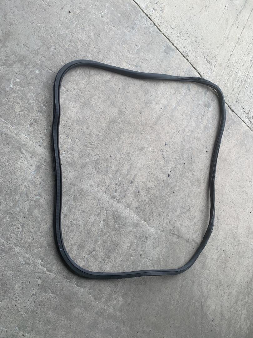 уплотнитель двери Chevrolet Equinox 3 поколение 2018, 1.5 л., бензин, АКПП, черный, внедорожник 5 дв., полный привод - фото №1