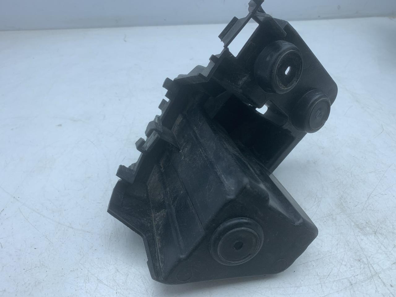 Крепление бампера заднего Chevrolet TrailBlazer 3 поколение 2021, 1.3 л., бензин, АКПП, черный, хетчбэк 5 дв., передний привод, 42752445 - фото №1