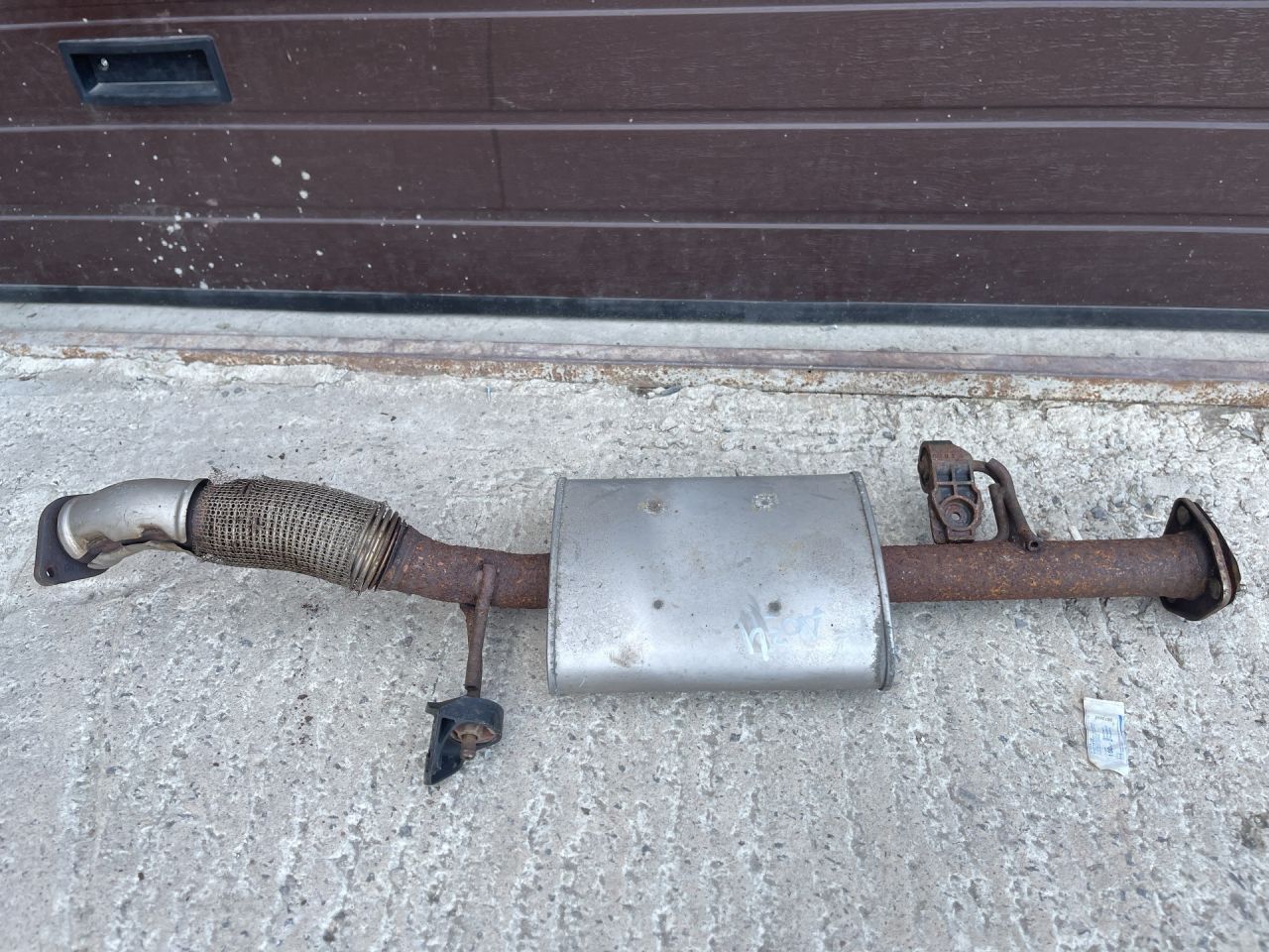 глушитель Chevrolet TrailBlazer 3 поколение 2021, 1.3 л., бензин, АКПП, черный, хетчбэк 5 дв., передний привод, 42598649 - фото №1