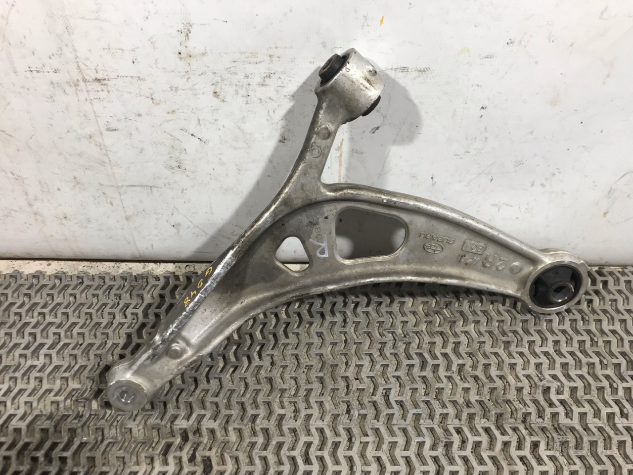 рычаг передний правый Subaru Outback 6 поколение 2020, 2.4 л., бензин, АКПП, серый, внедорожник 5 дв., полный привод - фото №1