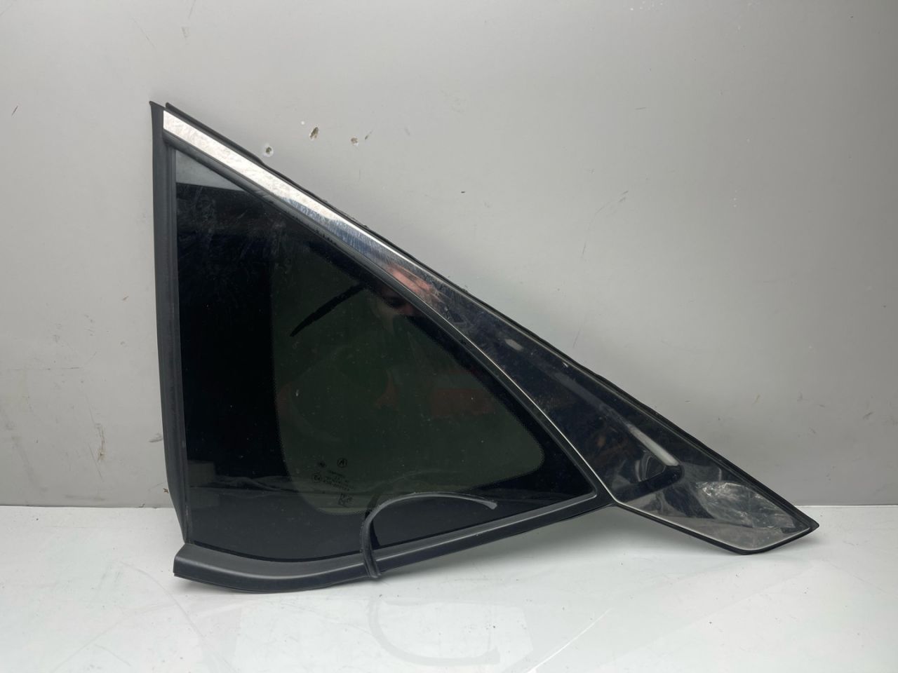 стекло кузовное боковое левое Acura RDX 3 поколение 2020, 2.0 л., бензин, АКПП, белый, внедорожник 5 дв., полный привод - фото №1