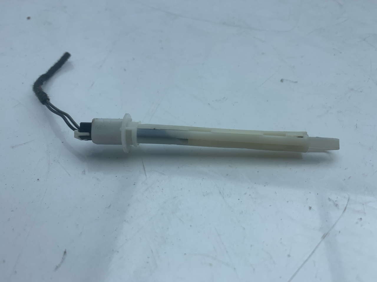 датчик температуры Chevrolet Equinox 3 поколение 2018, 1.5 л., бензин, АКПП, черный, внедорожник 5 дв., полный привод - фото №1