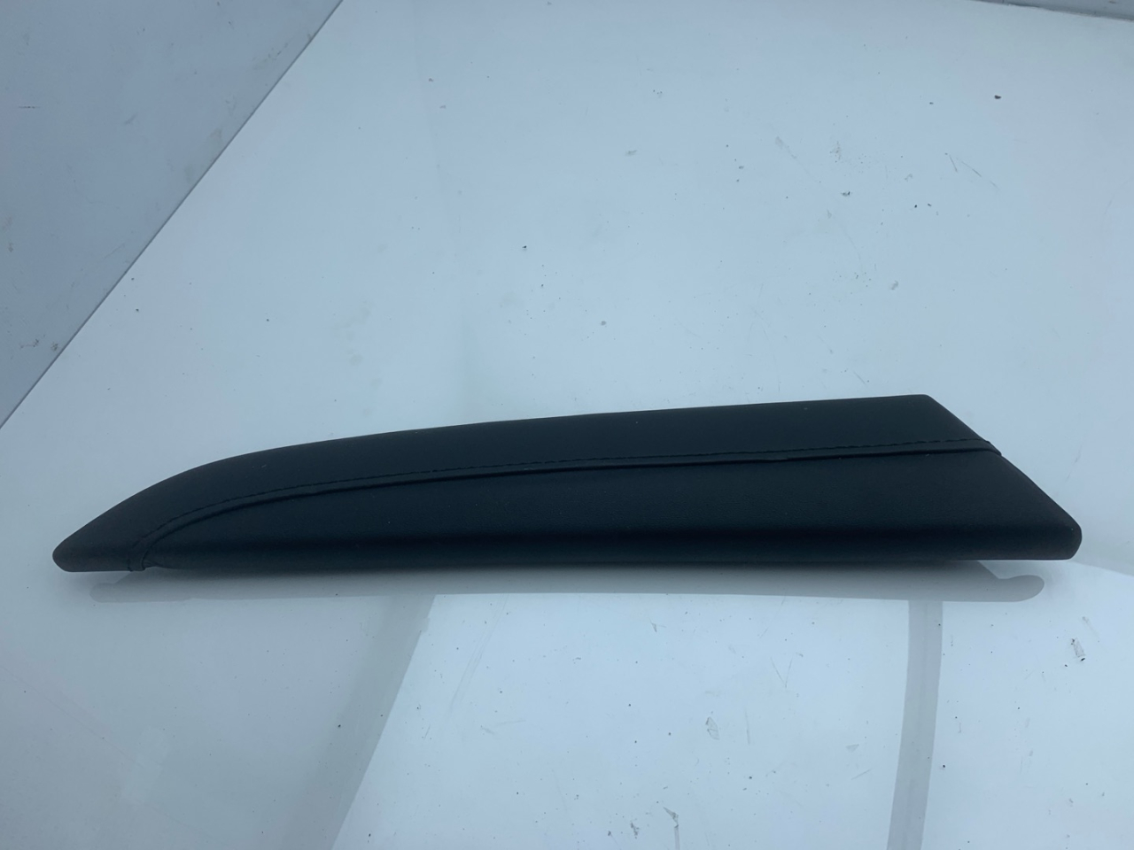 накладка на торпедо (консоль) Acura RDX 3 поколение 2020, 2.0 л., бензин, АКПП, белый, внедорожник 5 дв., полный привод, 77565TJBA011M1 - фото №1