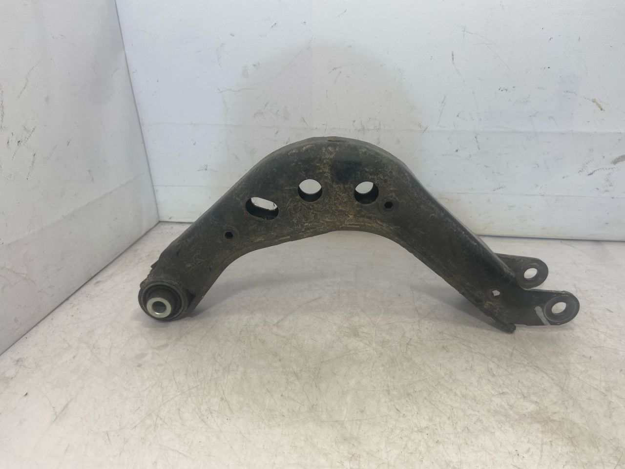 рычаг задний правый Chevrolet Equinox 3 поколение 2019, 1.5 л., бензин, АКПП, белый, внедорожник 5 дв., передний привод - фото №1