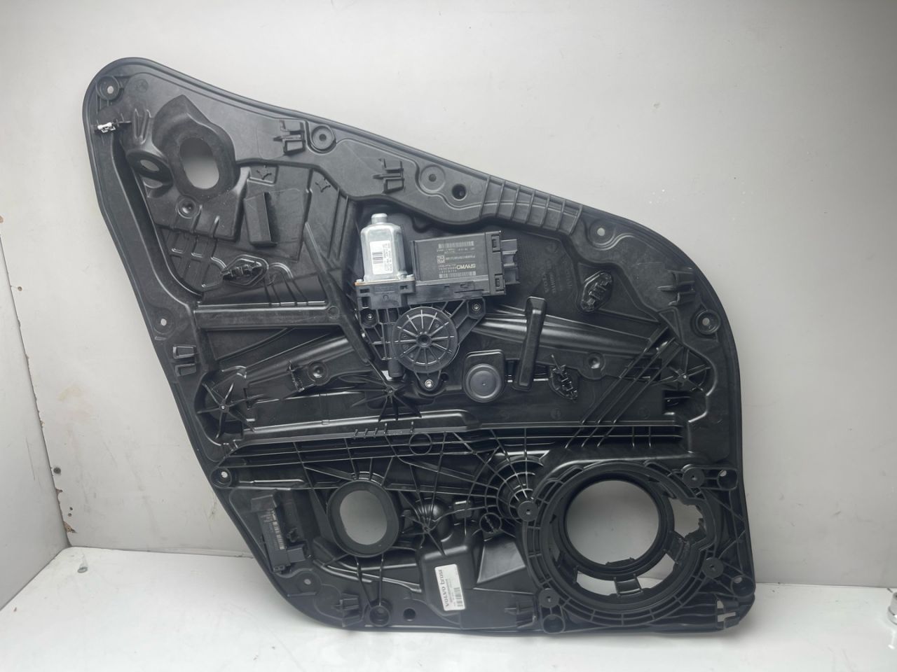 стеклоподъемник задний правый Volvo XC60 2 поколение 2023, 2.0 л., бензин, АКПП, белый, внедорожник 5 дв., передний привод, 32283267, 31416898 - фото №1