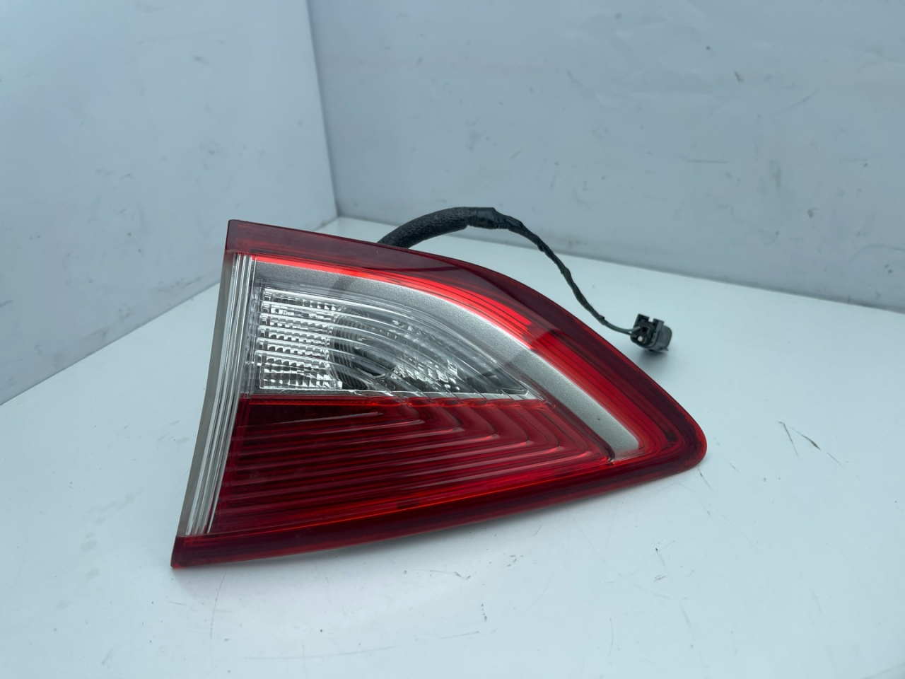 фонарь крышки багажника правый Ford Escape 3 поколение C520 2014, 2.5 л., бензин, АКПП, внедорожник 5 дв. - фото №1