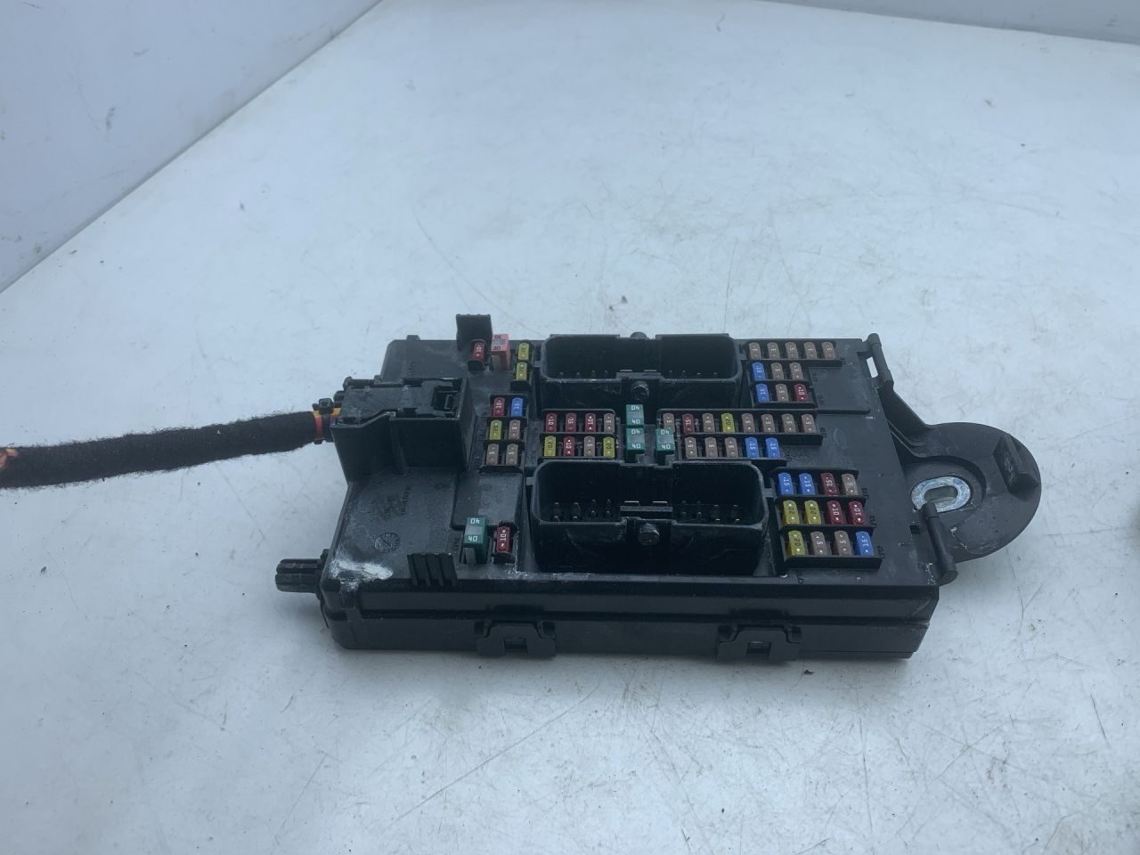 блок предохранителей Volvo XC60 2 поколение 2023, 2.0 л., бензин, АКПП, белый, внедорожник 5 дв., передний привод, 31632732, K067R - фото №1