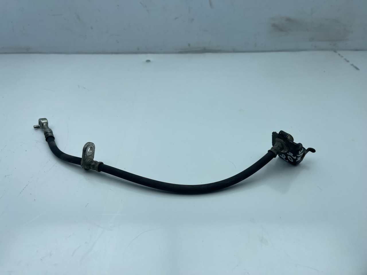 шланг тормозной Acura RDX 3 поколение 2019, 2.0 л., бензин, АКПП, белый, передний привод - фото №1