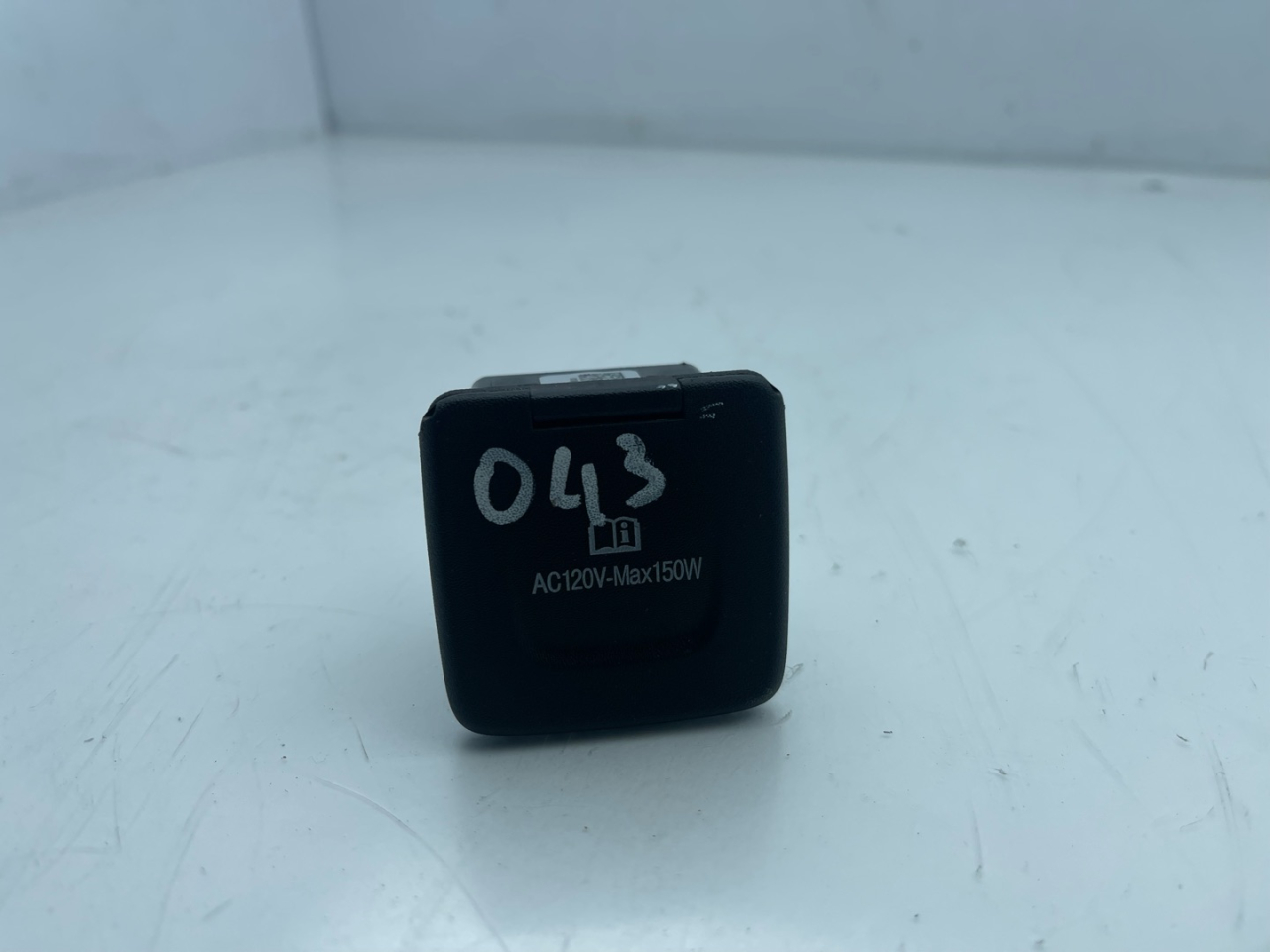 Блок питания Chevrolet Equinox 3 поколение 2019, 2.0 л., бензин, АКПП, черный, внедорожник 5 дв., полный привод, 23251092 - фото №1