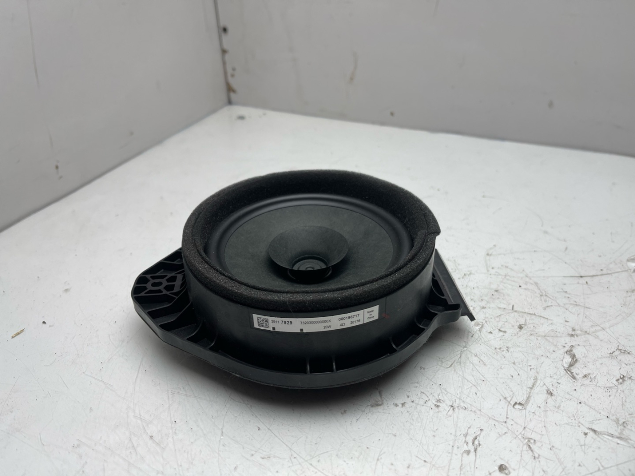 динамик двери GMC Terrain 2 поколение 2018, 1.5 л., бензин, АКПП, черный, внедорожник 5 дв., полный привод, 39117929 - фото №1