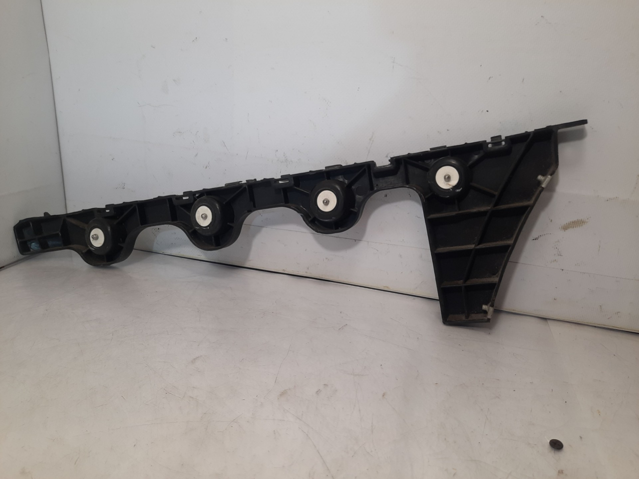 Крепление бампера заднего Chevrolet Equinox 3 поколение 2019, 1.5 л., бензин, АКПП, белый, внедорожник 5 дв., передний привод, 23462888 - фото №1