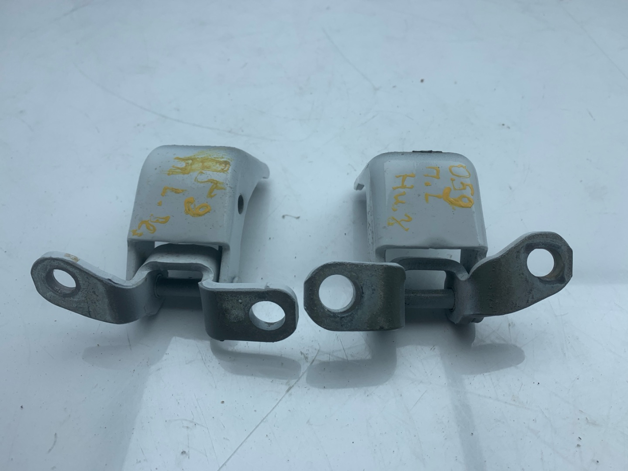 петля двери Acura RDX 3 поколение 2020, 2.0 л., бензин, АКПП, белый, внедорожник 5 дв., полный привод - фото №1