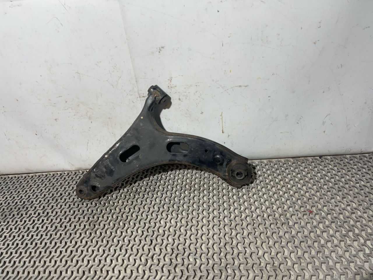 рычаг передний правый Subaru Forester 5 поколение (SK) 2020, 2.5 л., бензин, АКПП, серый, внедорожник 5 дв., полный привод - фото №1