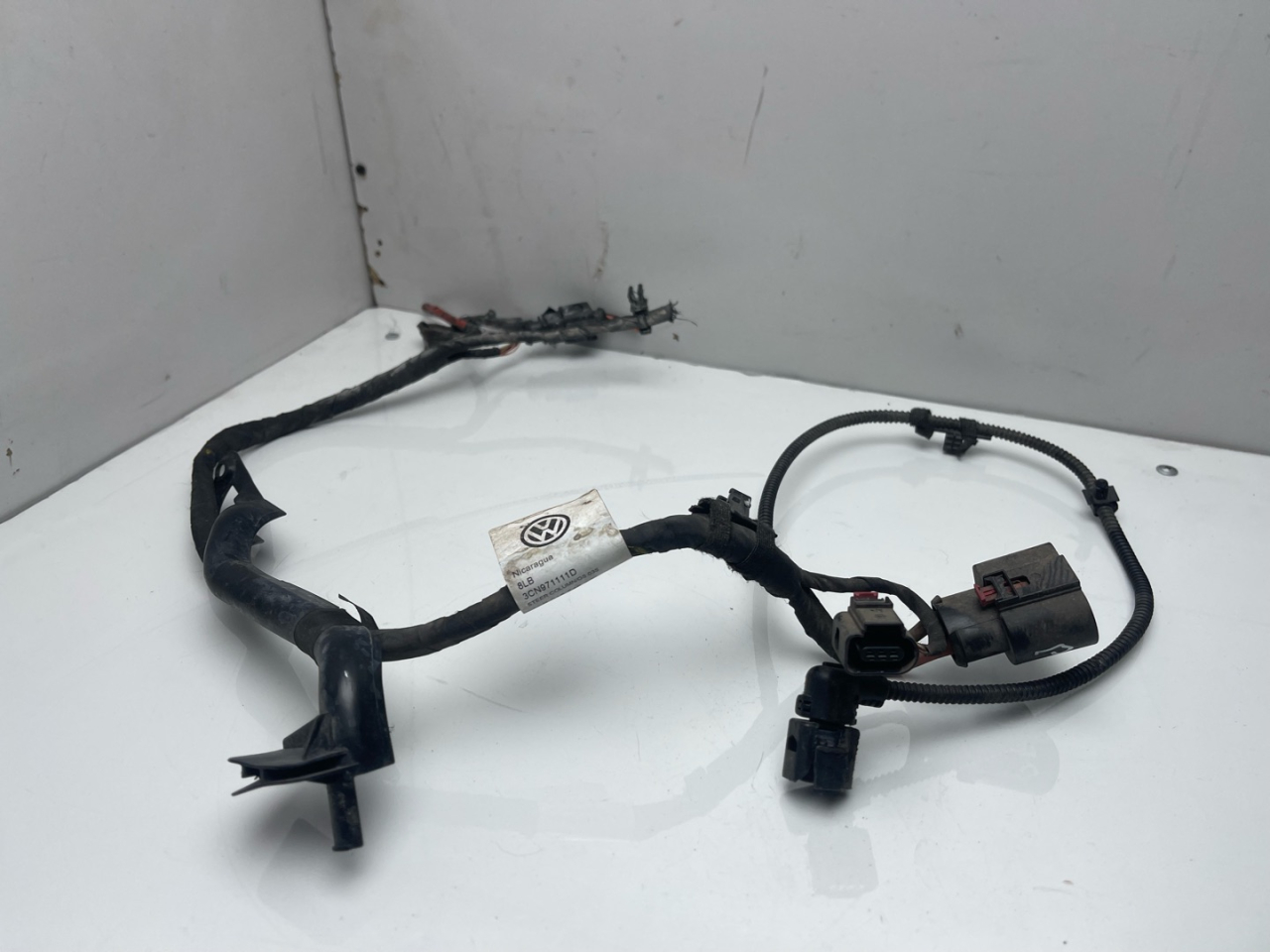 Проводка рулевой рейки Volkswagen Atlas 2018, 2.0 л., бензин, АКПП, черный, внедорожник 5 дв., передний привод, 3CN971111D - фото №1