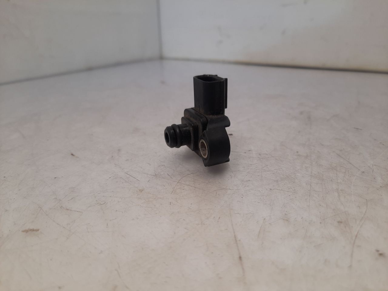 датчик абсолютного давления Acura RDX 3 поколение 2019, 2.0 л., бензин, АКПП, белый, передний привод, K20C4, 0828000360, 37830-5AA-A02 - фото №1