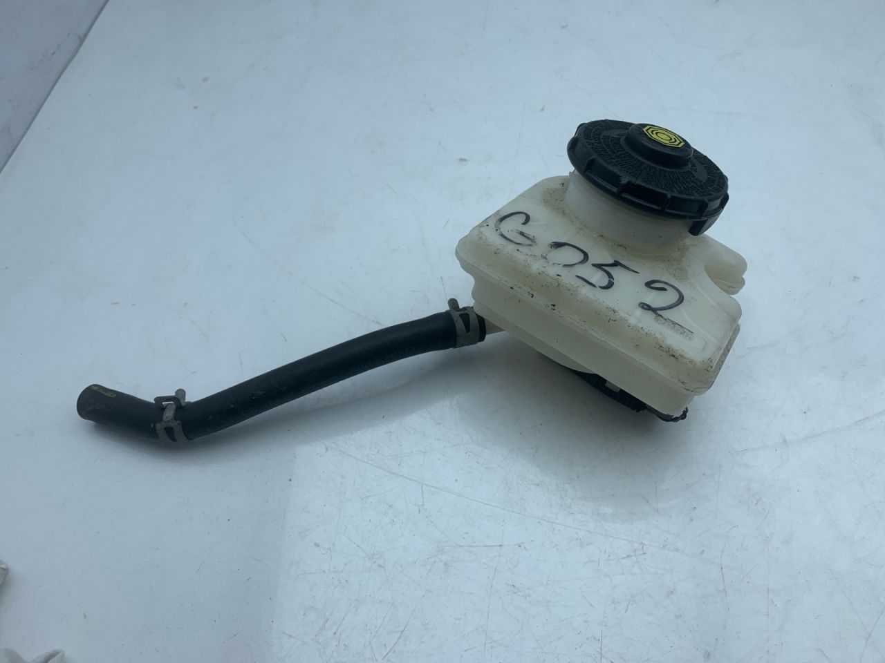 бачок тормозной жидкости Acura RDX 3 поколение 2020, 2.0 л., бензин, АКПП, черный, внедорожник 5 дв., полный привод - фото №1